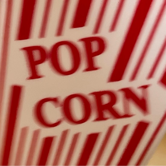 2 plastic popcorn 🍿 containers - Picture 9 of 9